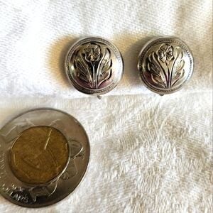 Sterling silver Vintage floral screw-on earring